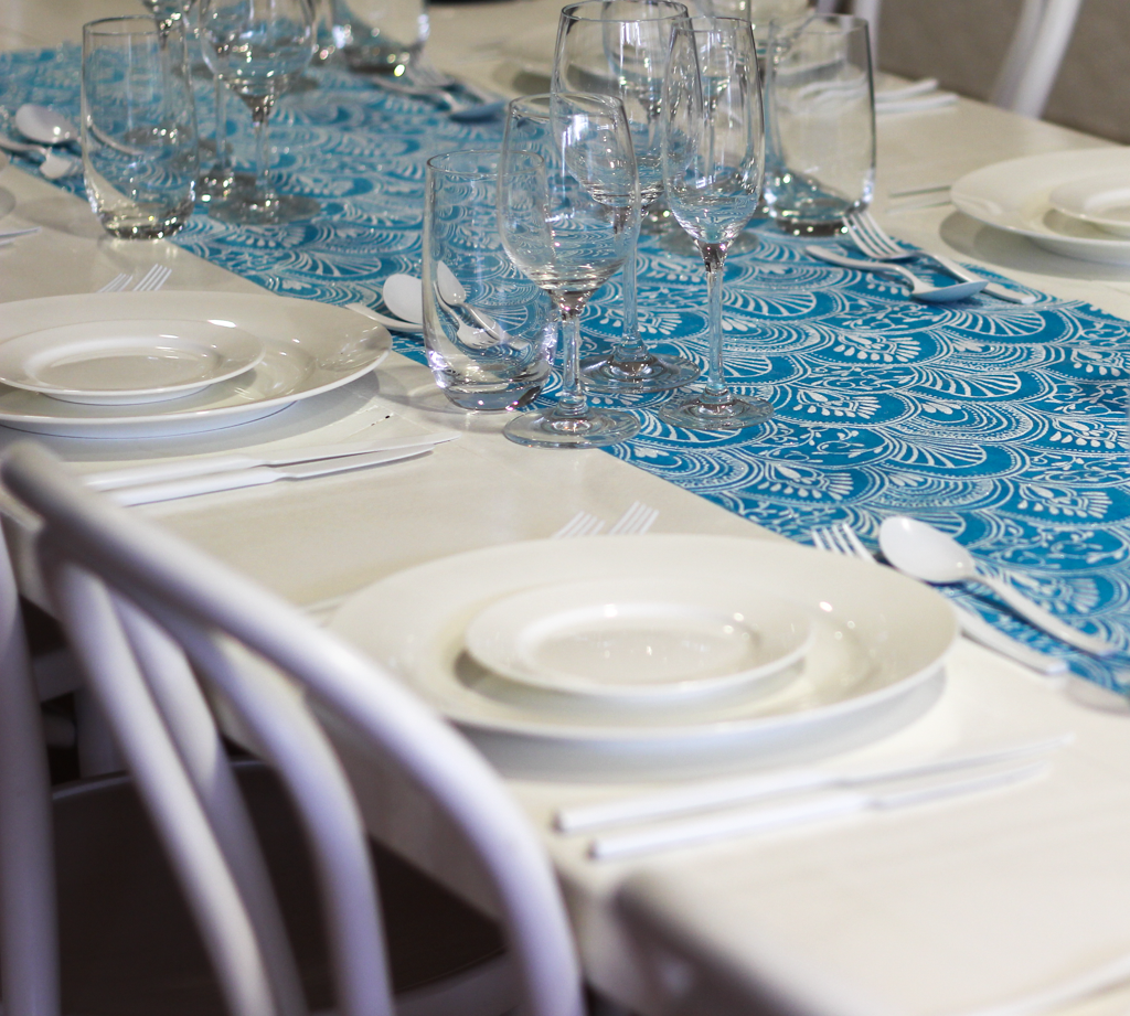 Table Runners White & Teal (Milano Design)
